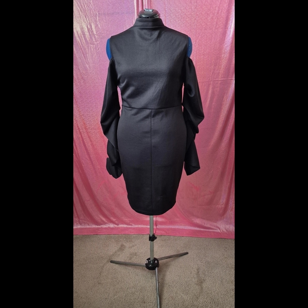 🆕️ LISTING!! COLD SHOULDER DRAPED SLEEVES MINI DRESS - Picture 5 of 10